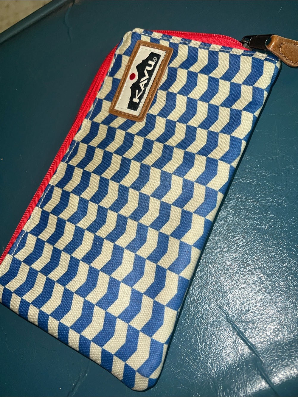 Kavu Blue & White Geometric Zip Wallet with Red Trim - Picture 2 of 5